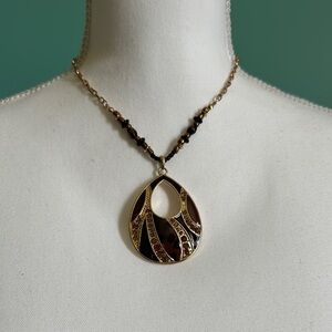 Gold and Brown Teardrop Pendant Necklace with Vintage Design